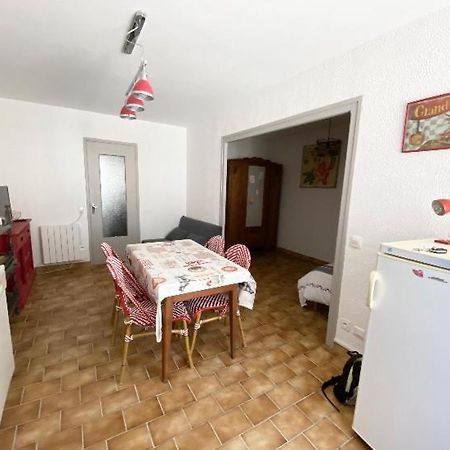Studio en rez-de-chaussée tout équipé Jullianges Extérieur photo