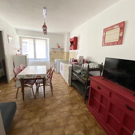 Studio en rez-de-chaussée tout équipé Jullianges Extérieur photo