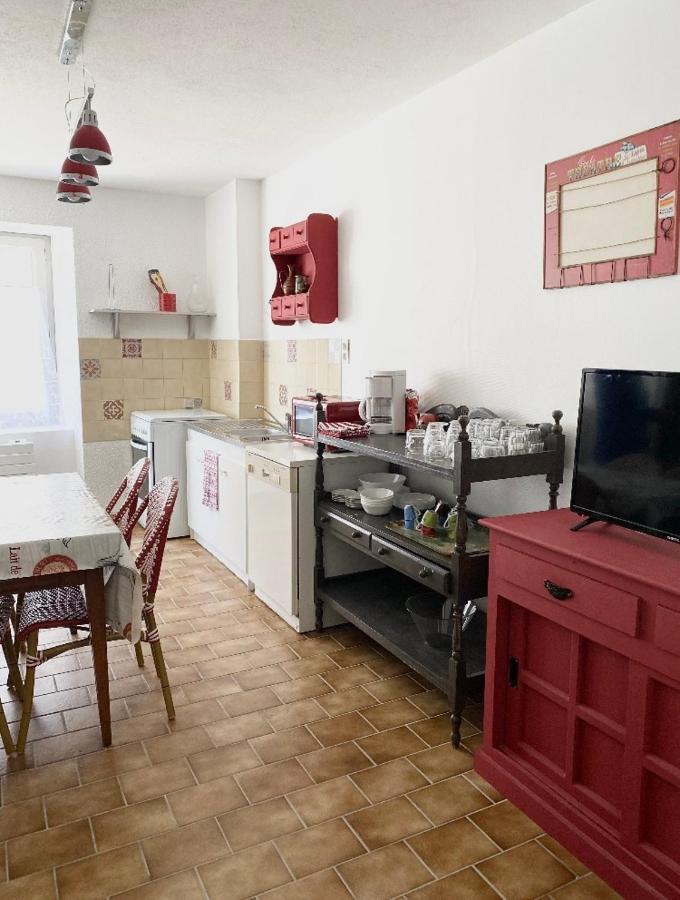 Studio en rez-de-chaussée tout équipé Jullianges Extérieur photo